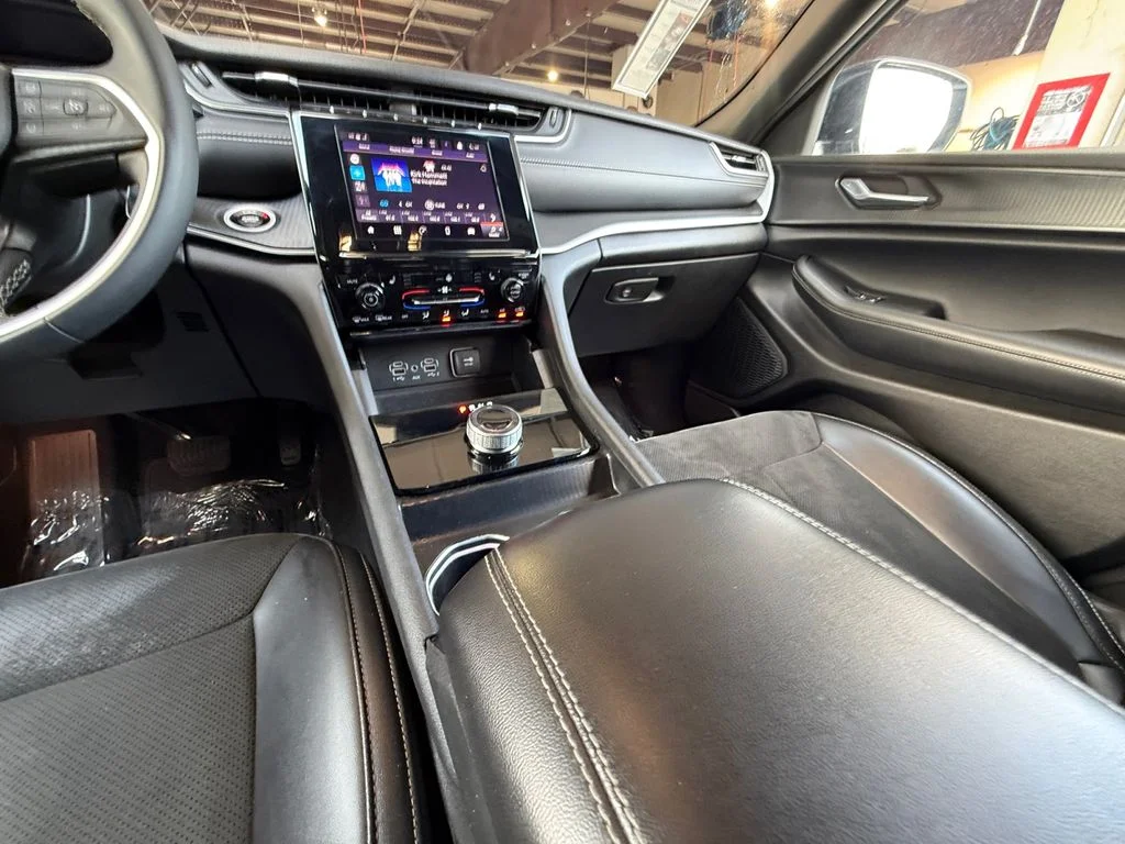Used 2025 Silver Jeep Altitude image 15