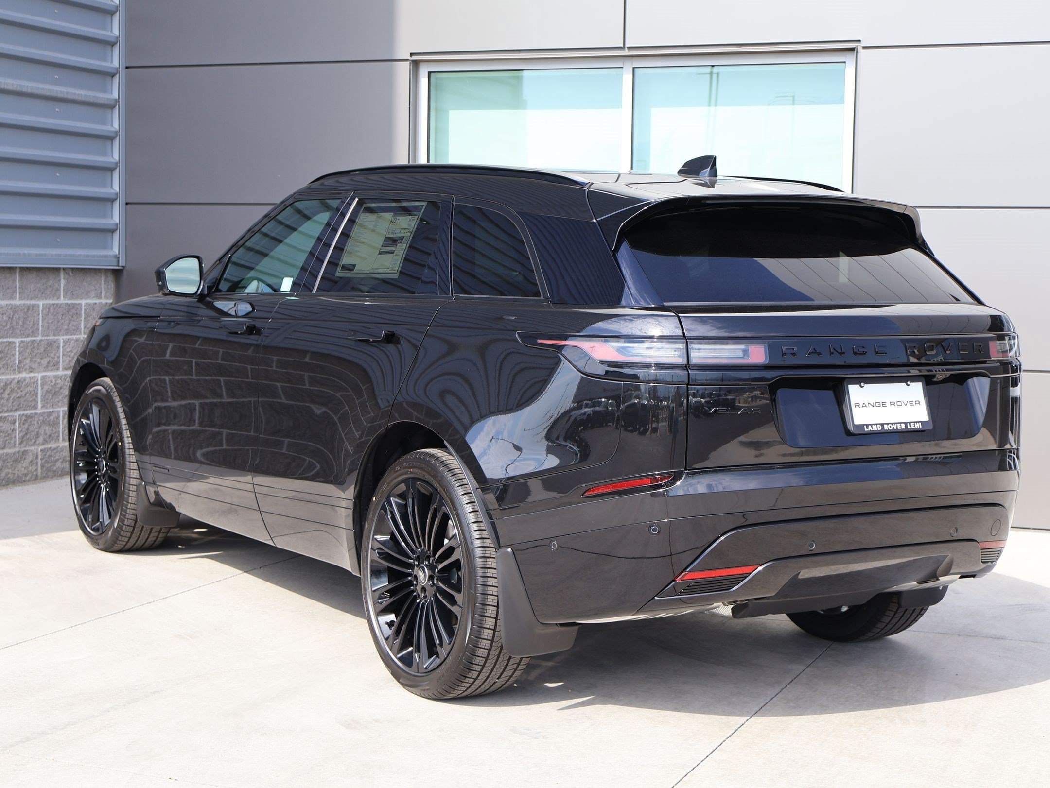 New 2026 Santorini Black LAND ROVER Belgravia Edition image 8