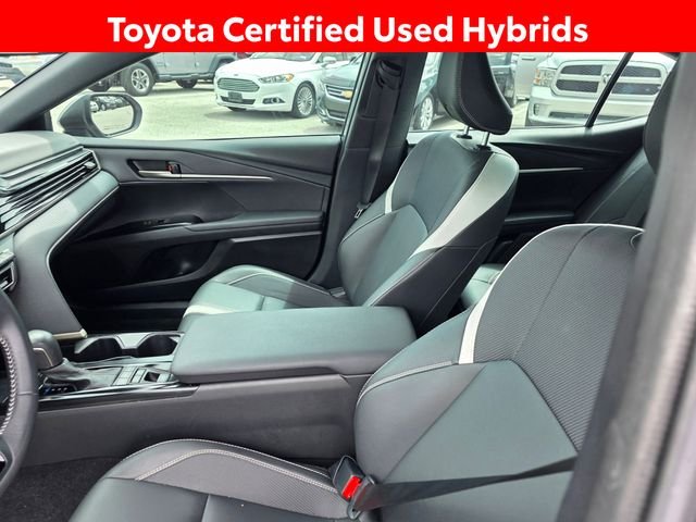 Used 2025  Toyota SE image 8