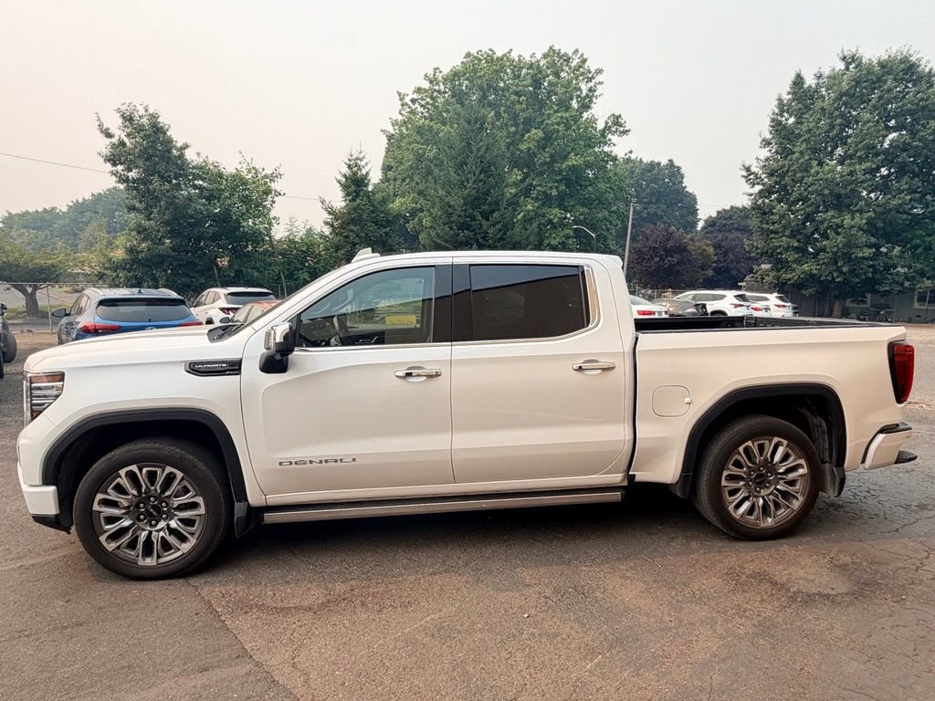 Used 2024 White GMC Denali Ultimate image 10