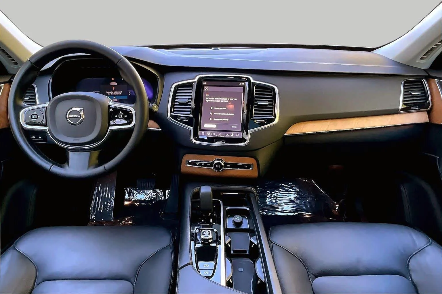 Certified Used 2025 Vapour Grey Volvo Plus image 15