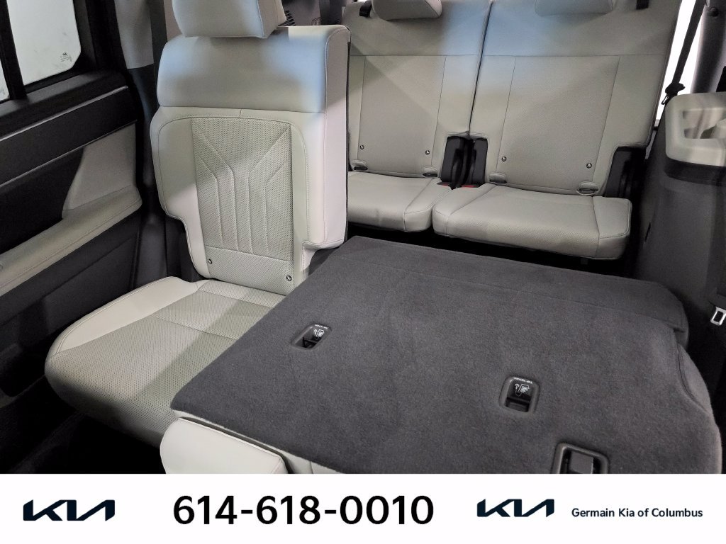 Used 2024 Silver Hyundai SEL image 18