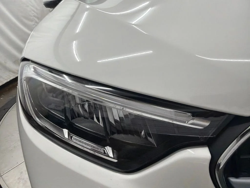 New 2027 White Mercedes-Benz GLC 300 image 10