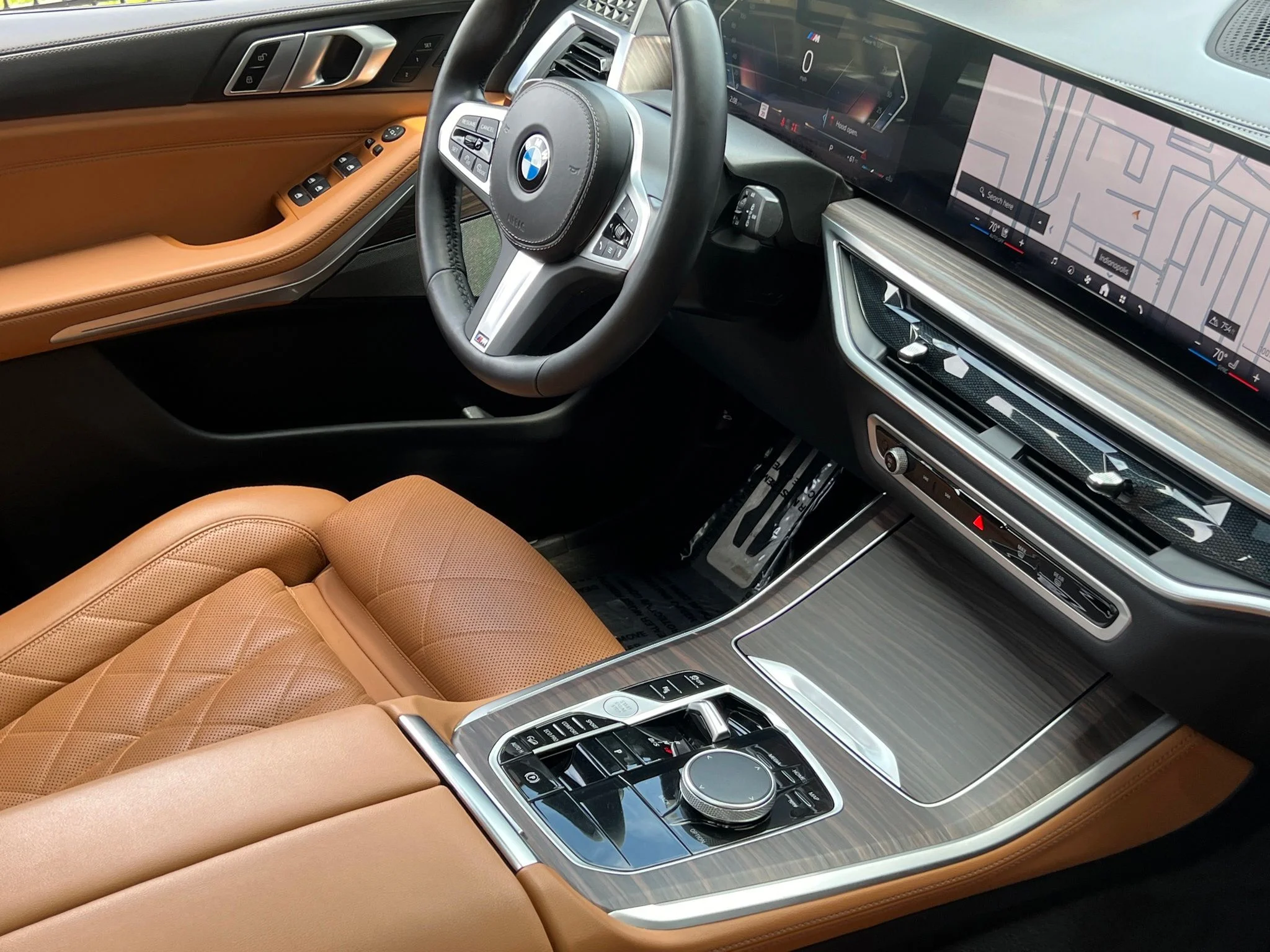 Used 2024 White BMW xDrive40i image 15