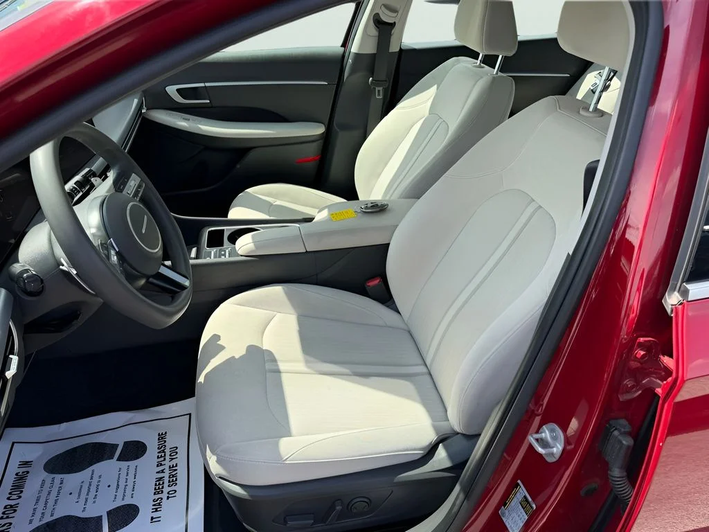 Used 2025 Ultimate red Hyundai SEL image 19
