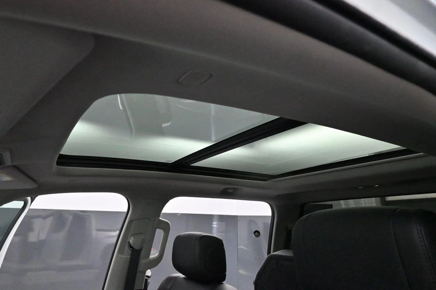 Used 2024 Ice Cap Toyota Limited image 30