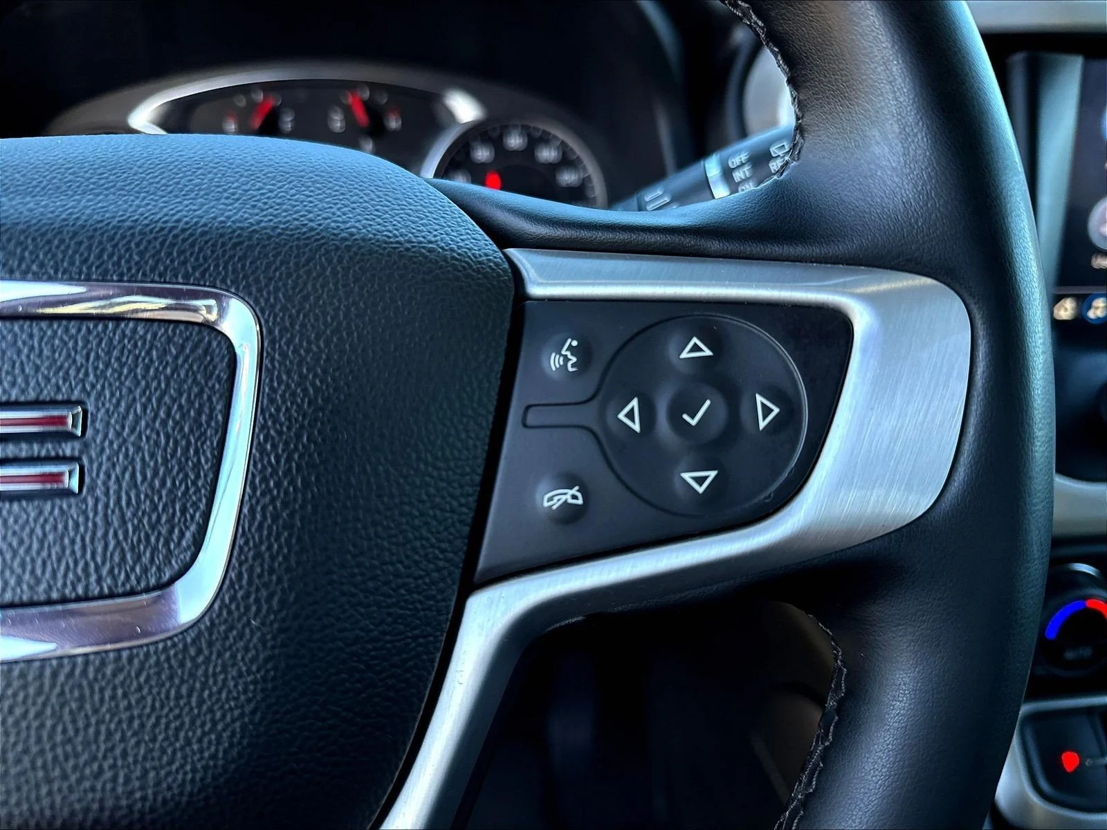 Used 2023 Sterling Metallic GMC SLT image 14