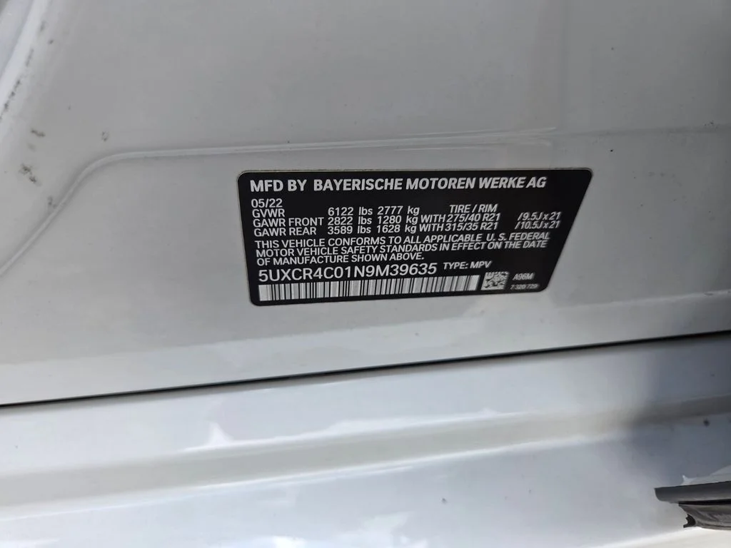 Used 2022 White BMW sDrive40i image 34