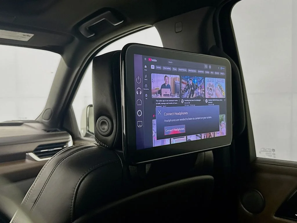 Used 2025 White GMC Denali Ultimate image 29