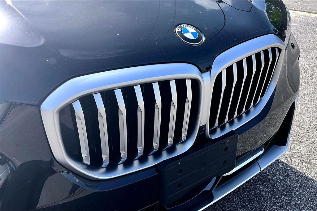 Certified Used 2025 Black BMW xDrive40i image 33