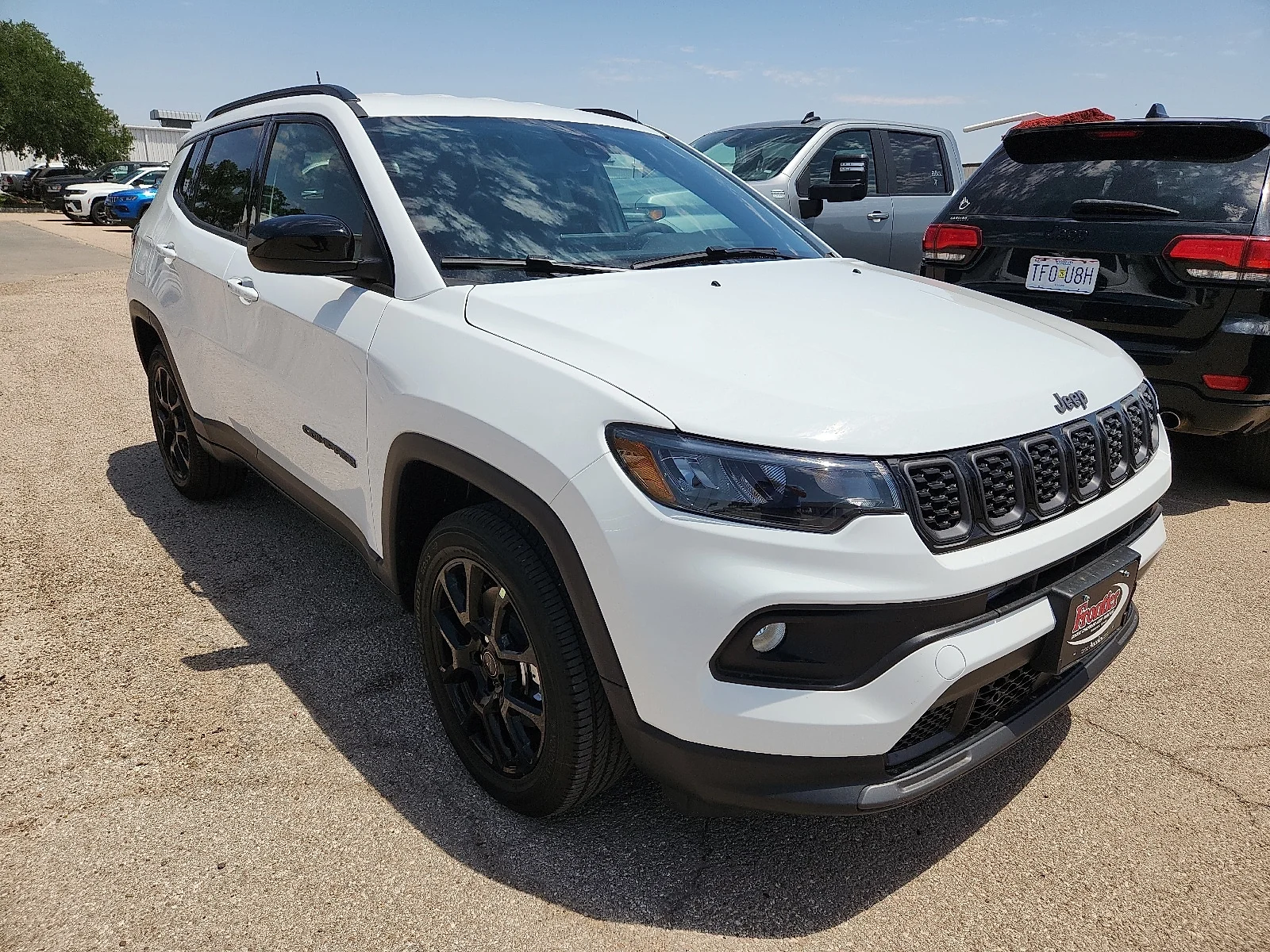 New 2026 Bright White Clear-Coat  Paint Jeep LATITUDE ALTITUDE 4X4 image 5