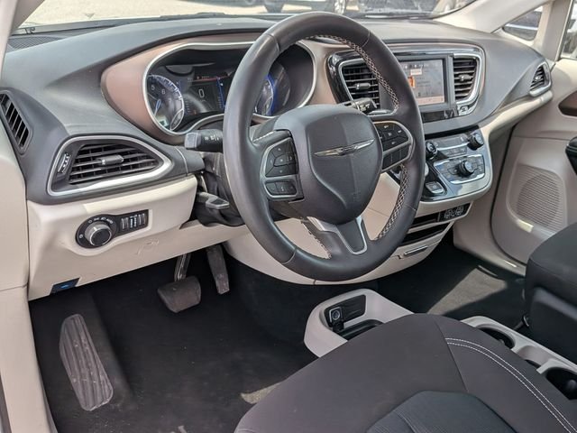 Used 2023 White Chrysler LX image 32