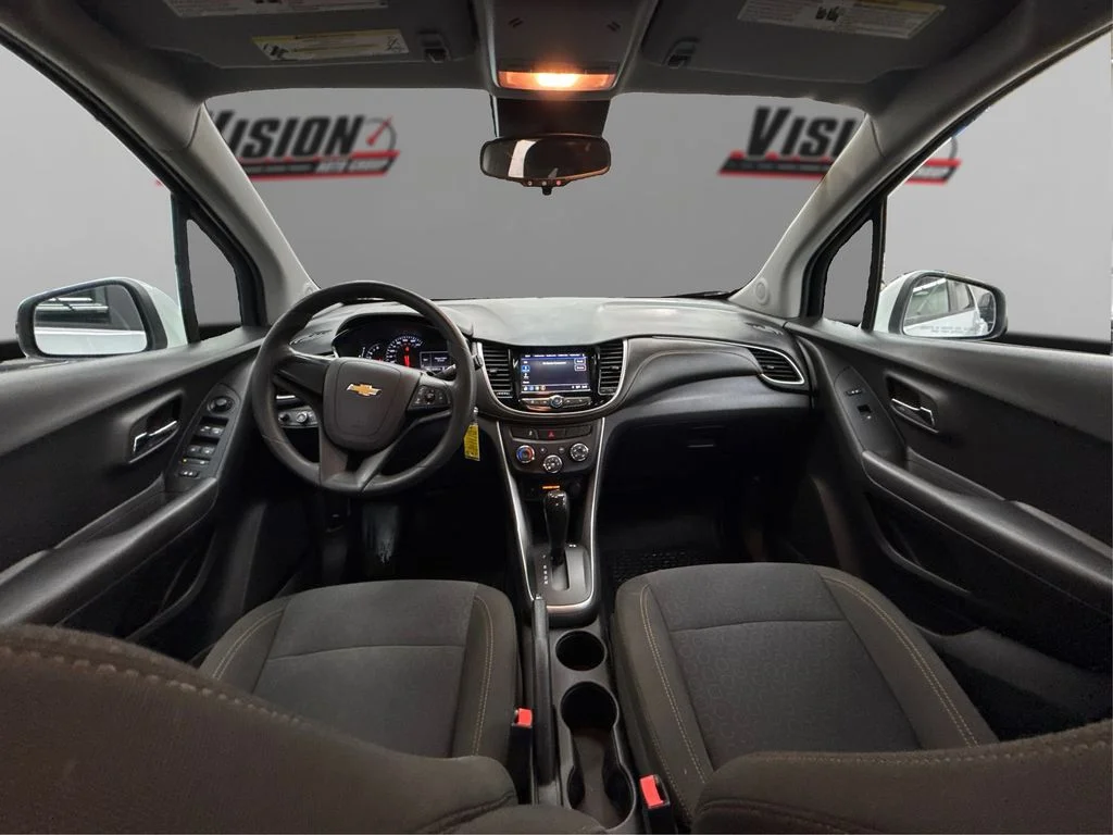 Used 2018 White Chevrolet LS image 27