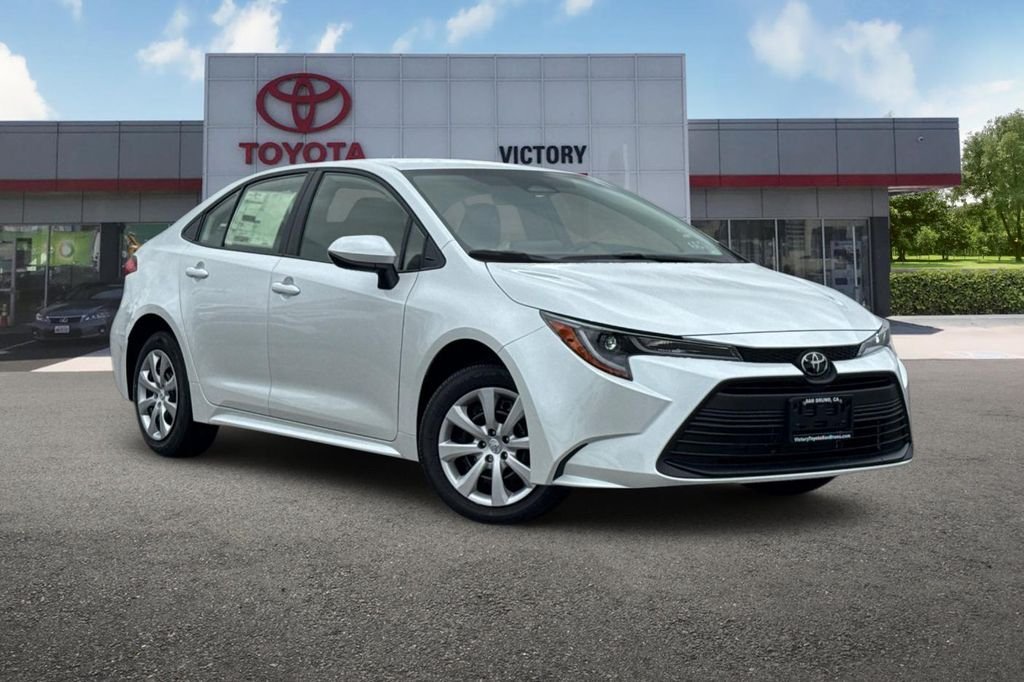 New 2026 Wind Chill Pearl <sup>1</sup> Toyota  LE image 2