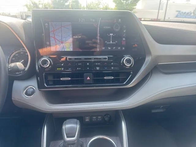 Used 2022 Moon Dust Toyota Limited image 16