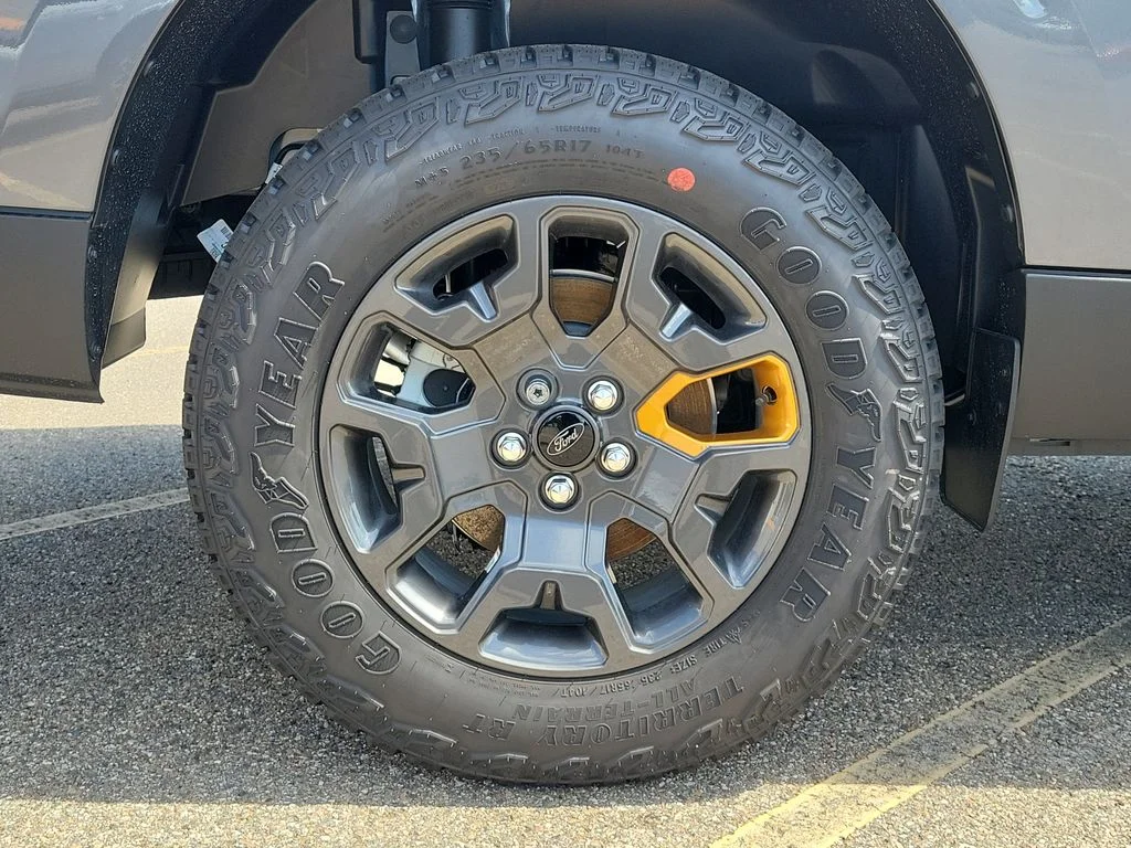 New 2026 Carbonized Gray Metallic Ford Tremor® image 6