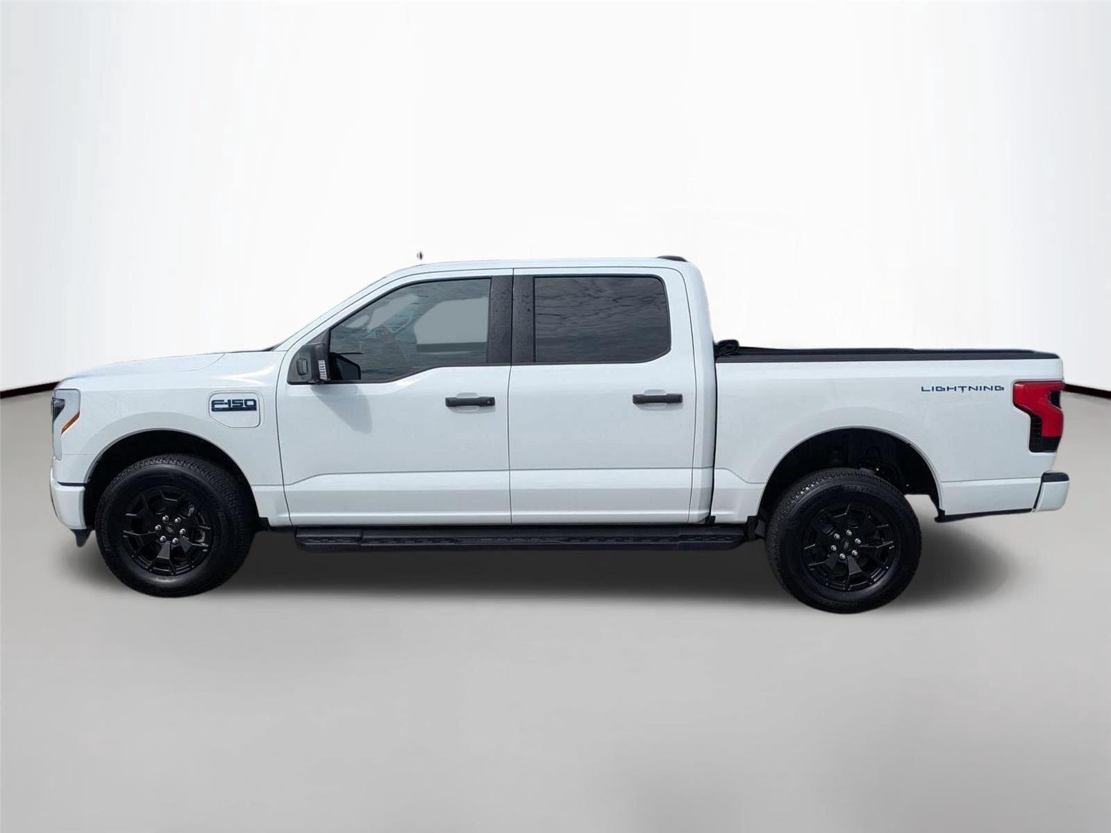 Used 2025 Oxford White Ford XLT image 8