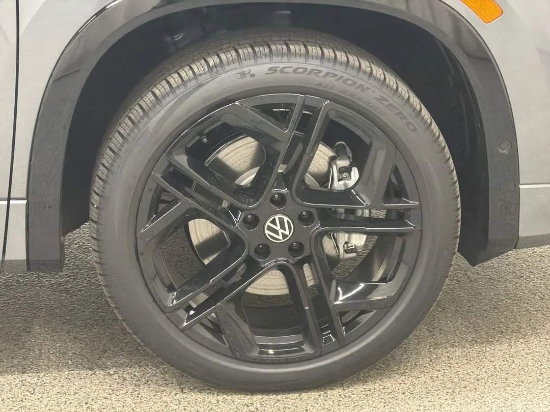 New 2026 Platinum Gray Metallic Volkswagen SE R-Line Black image 10