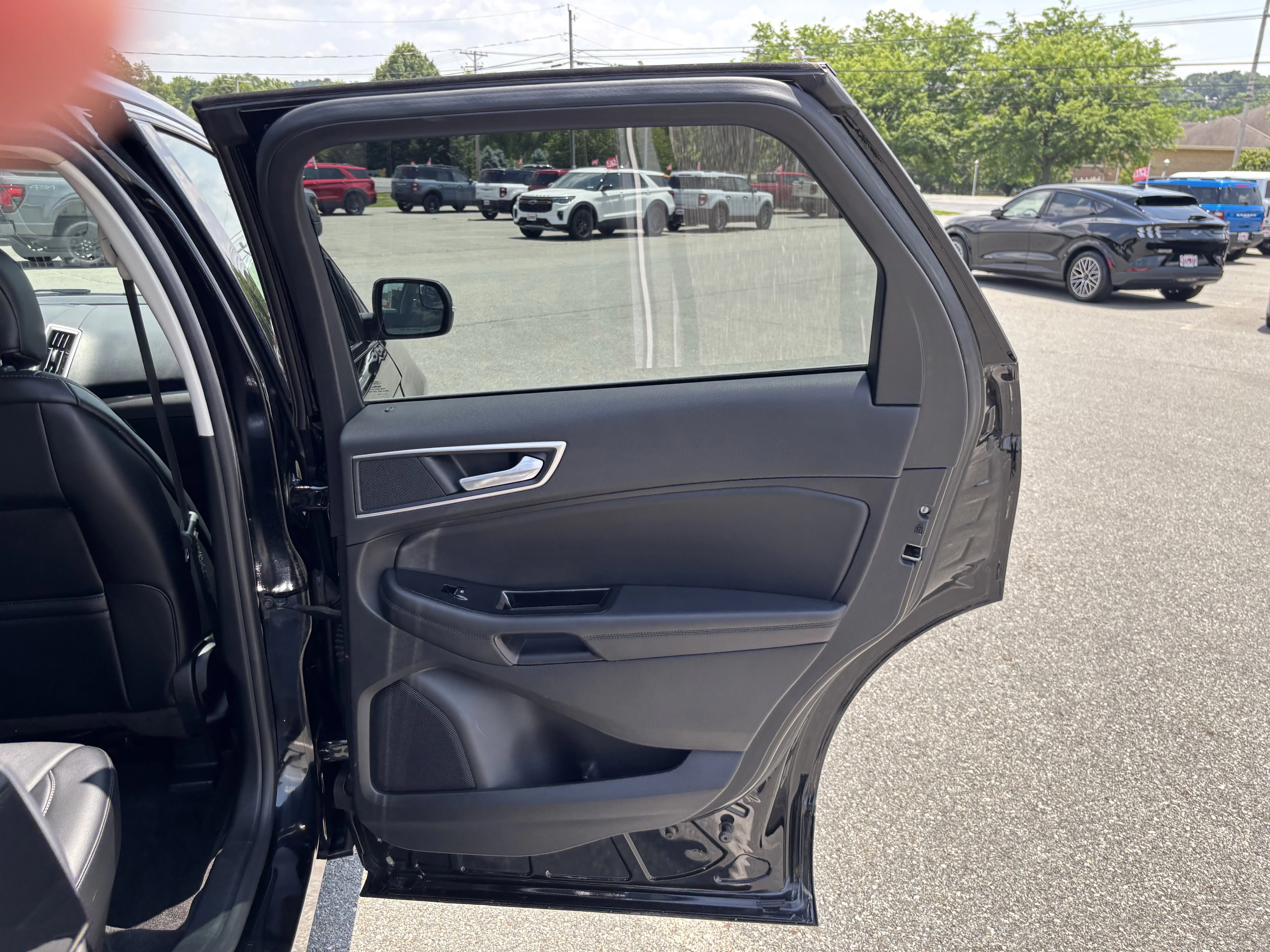 Used 2018 Shadow Black Ford SEL image 34