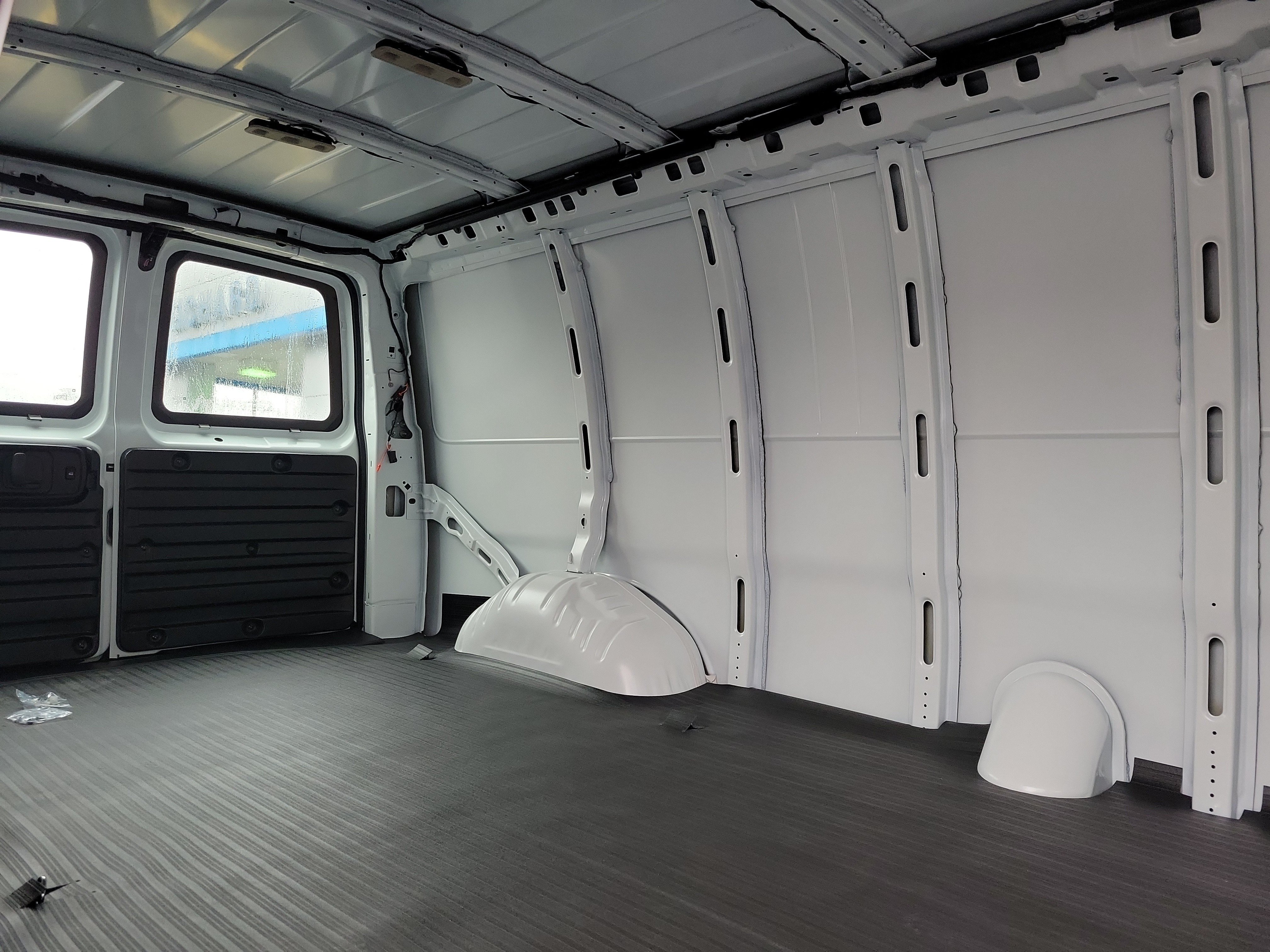 2025 Chevrolet Express Cargo Work Van - Photo 11