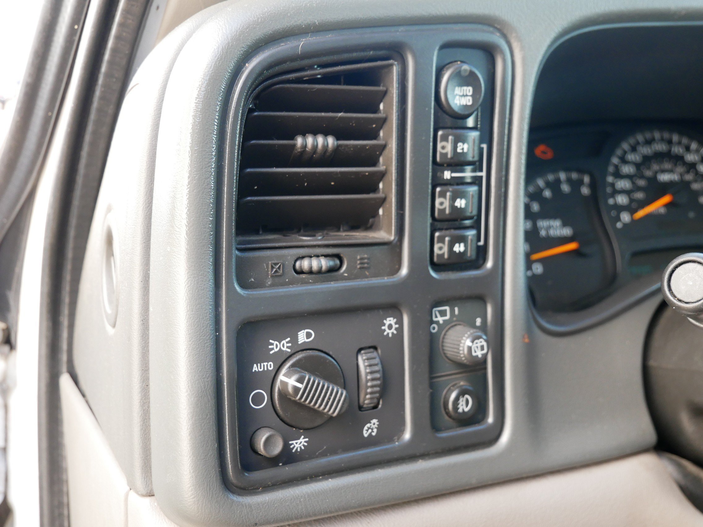 2005 Chevrolet Tahoe - Photo 21