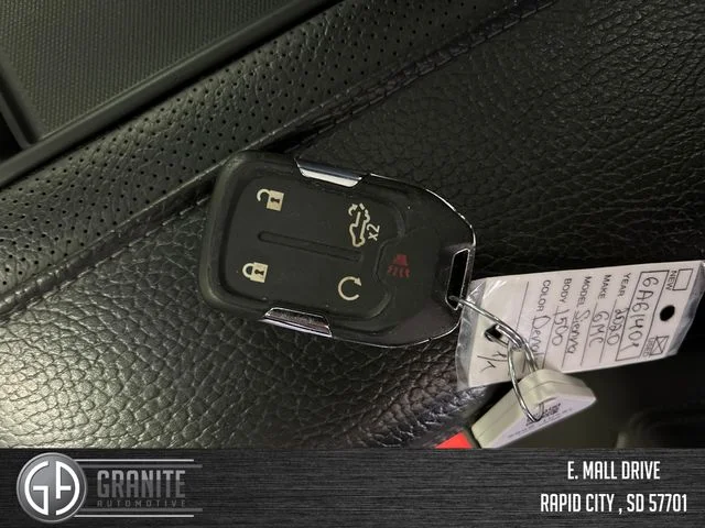 Used 2020 White GMC Denali image 29