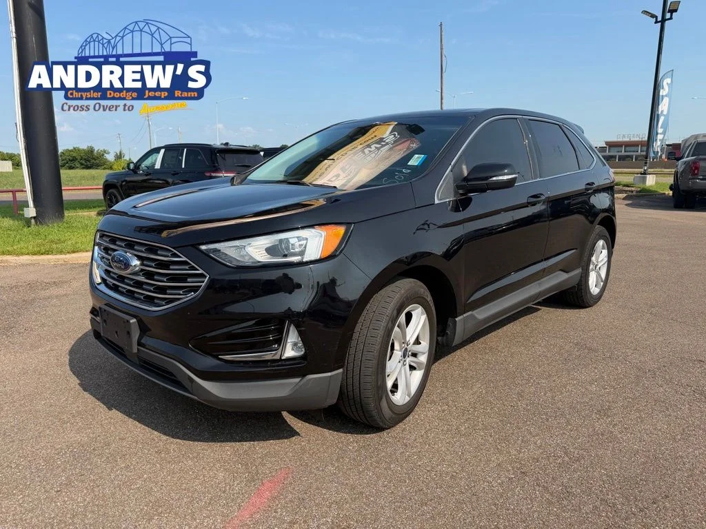 Used 2019 Black Ford SEL image 1