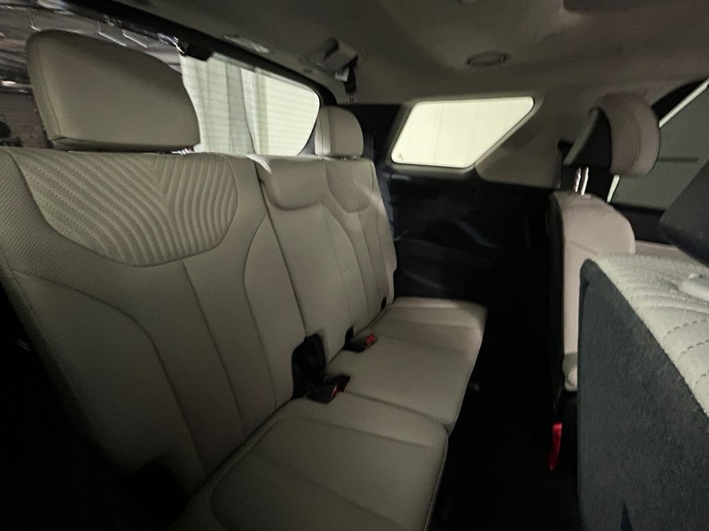 Used 2025 White Hyundai Calligraphy image 17