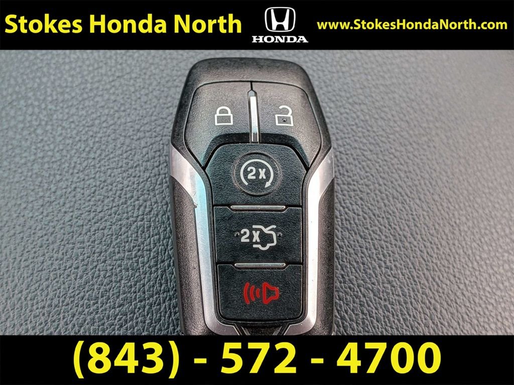 Used 2017  Ford Limited image 31
