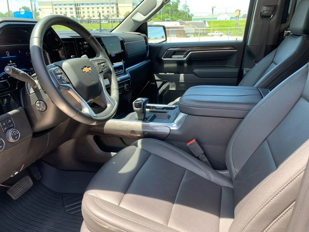 Used 2025 Black Chevrolet LTZ image 11