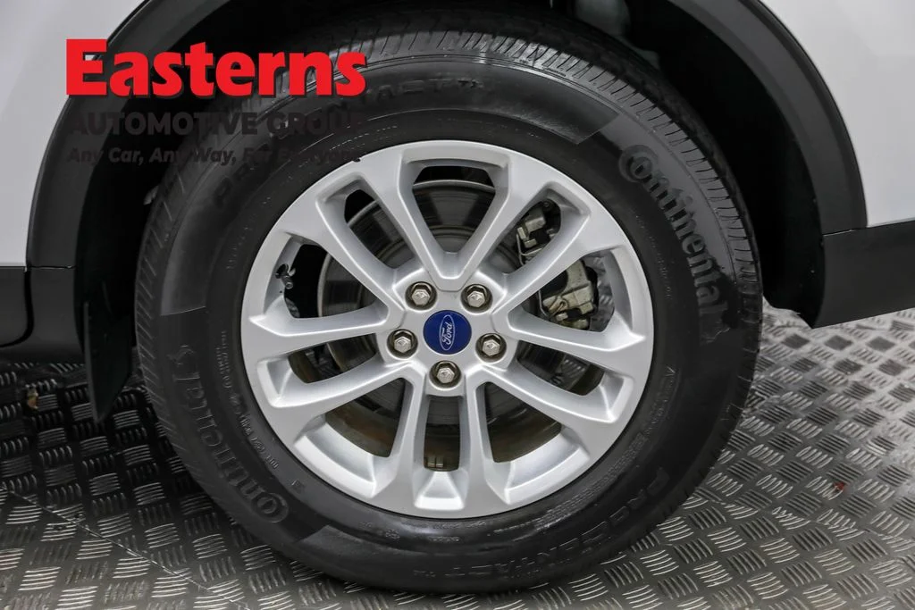 Used 2022 White Ford SE image 32