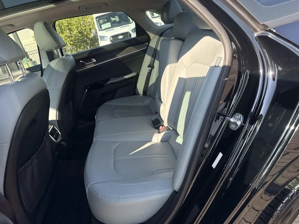 Used 2022 Black Kia EX image 24