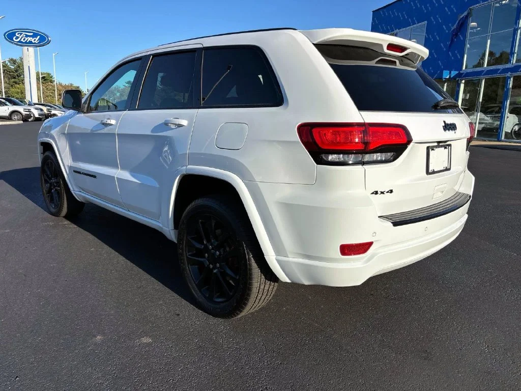 Used 2018 Bright White Clearcoat Jeep Altitude image 5