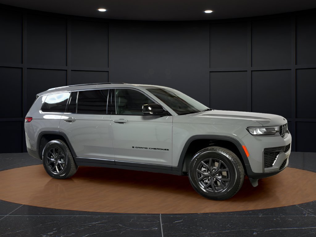 New 2027 Sting-Gray Clear-Coat Paint Jeep Laredo Altitude image 7