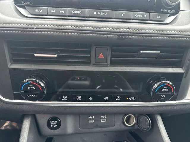 Used 2025 Silver Nissan SV image 18