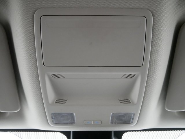 Used 2019 White Platinum Tri-Coat Ford Crew Cab LARIAT w/ FX4 Off-Road Pkg & Technology Pkg image 22