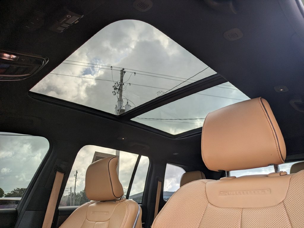 Used 2022 Gray Jeep Summit image 13