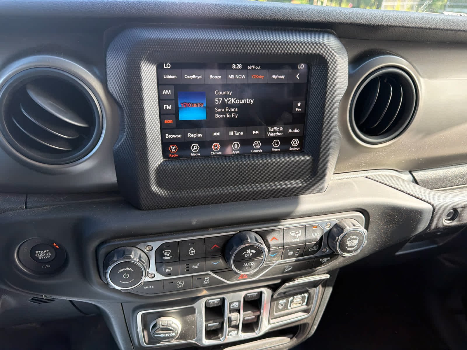 Used 2018 Black Clearcoat Jeep Sport S image 10