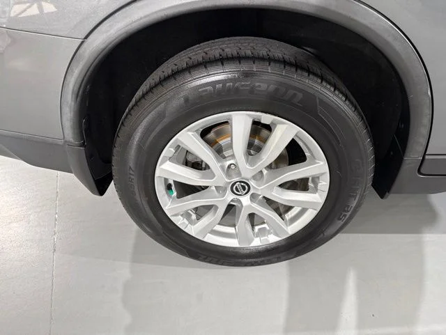 Used 2019 Gray Nissan SV image 13