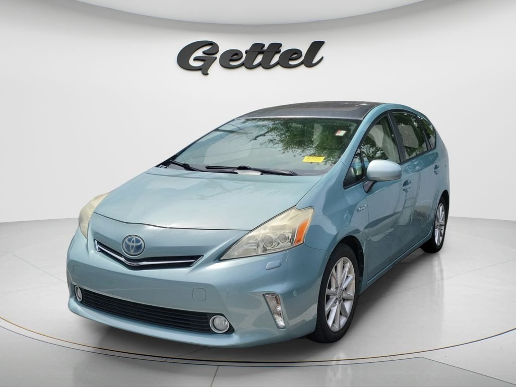 2014 Toyota Prius v Five's photo