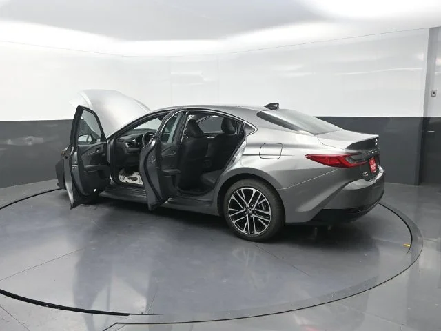 Used 2026  Toyota XLE image 43