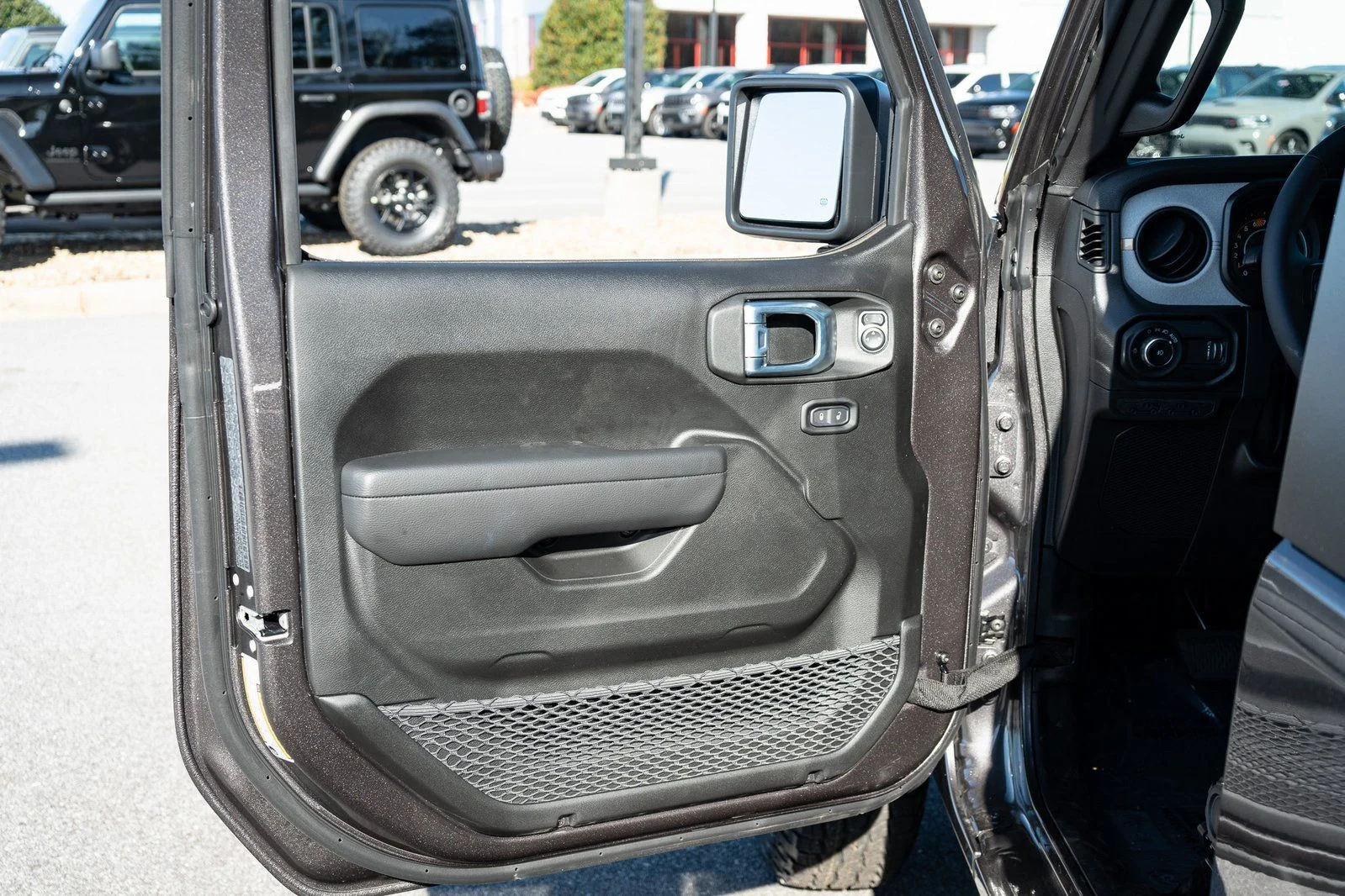 New 2026 Granite Crystal Metallic Clearcoat Jeep Sport S image 16