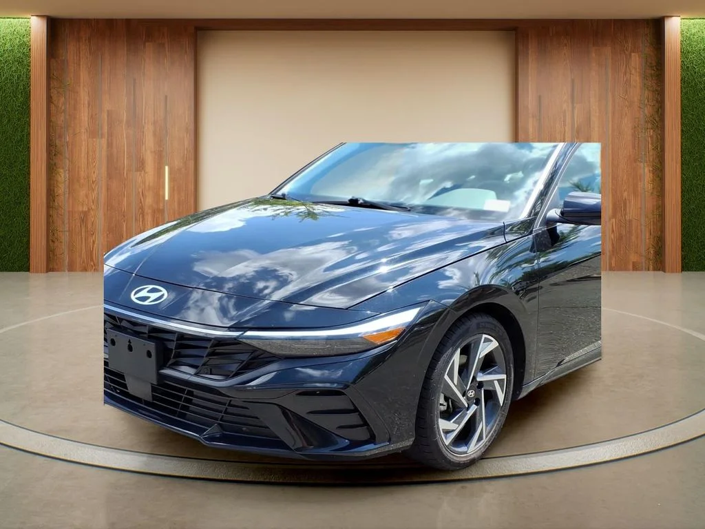 Used 2025 Black Hyundai SEL Convenience image 27