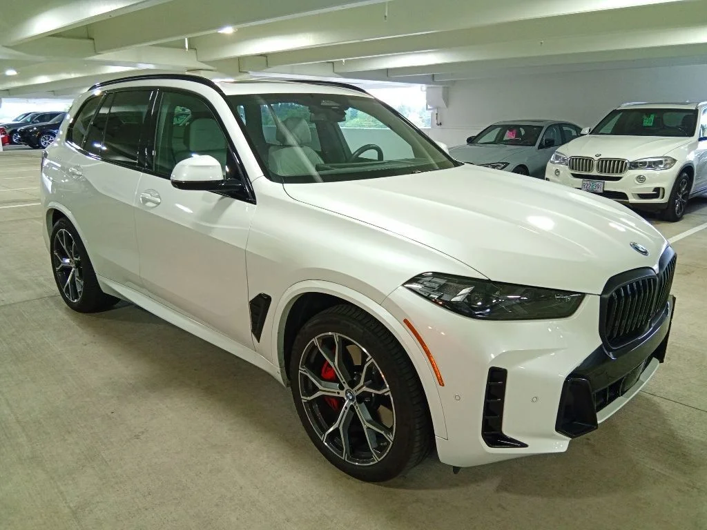 Used 2025 Mineral White Metallic BMW xDrive50e image 3