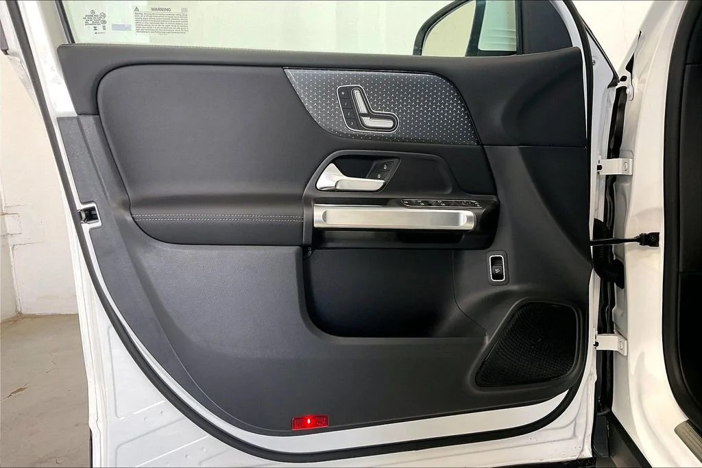 New 2026 Polar White Mercedes-Benz GLB 250 image 22