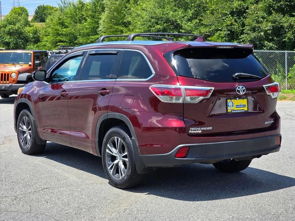 Used 2016  Toyota XLE V6 image 24