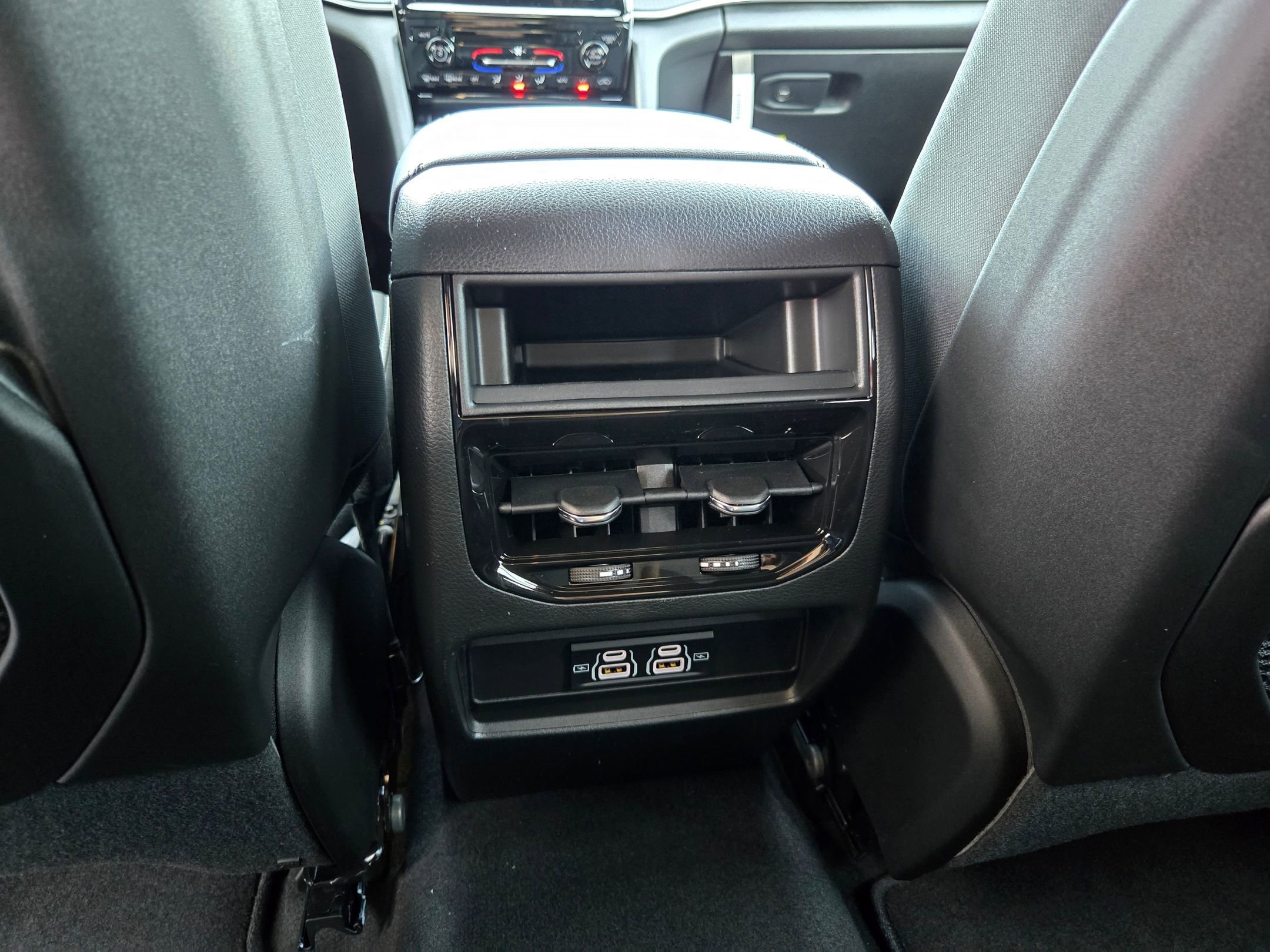 New 2026 Bright White Clear-Coat Exterior Paint Jeep Laredo image 35