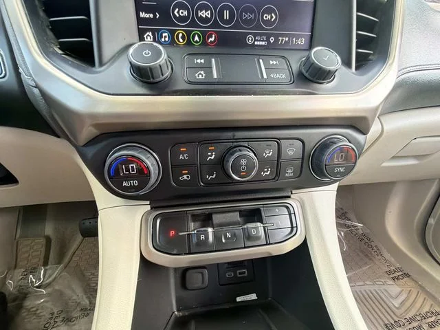 Used 2022 White GMC Denali image 29