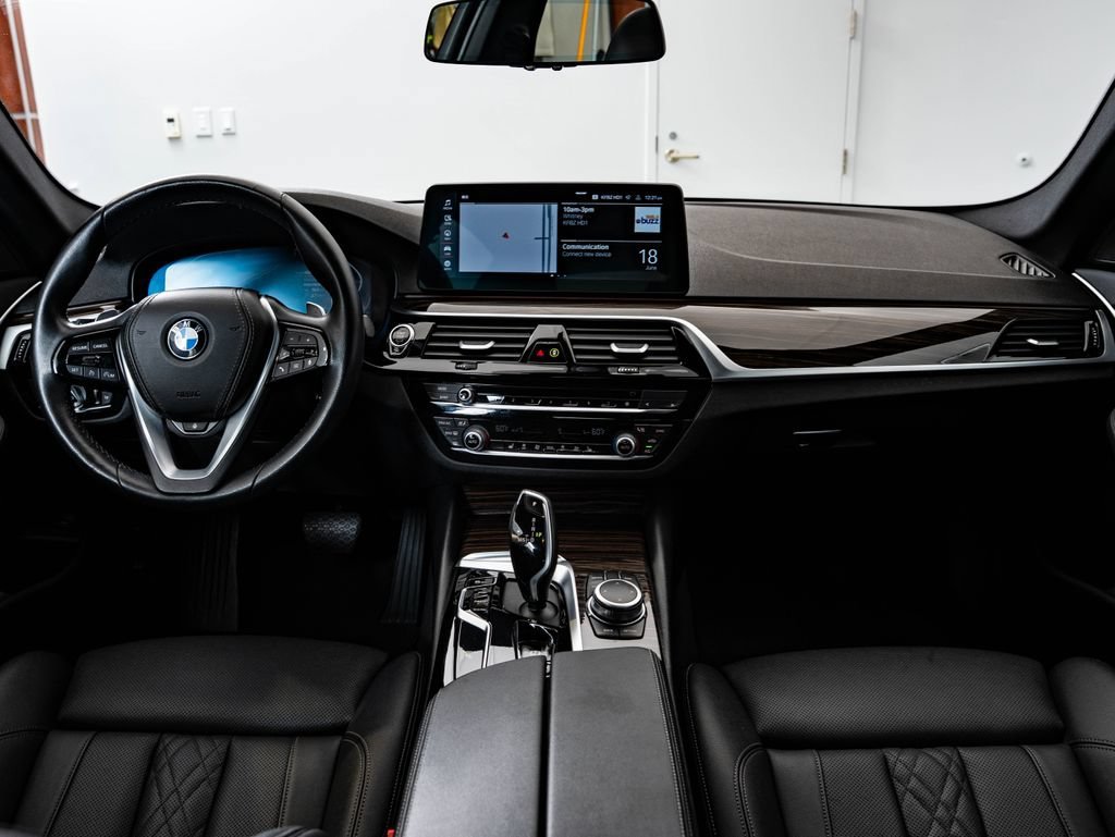 Used 2022 Bluestone Metallic BMW 530i xDrive image 33