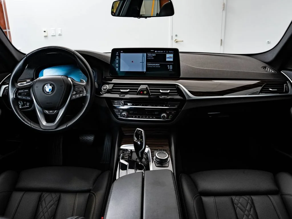 Used 2022 Bluestone Metallic BMW 530i xDrive image 33